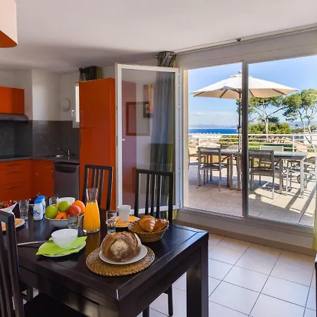 Apartment With Terrace Near The Sea